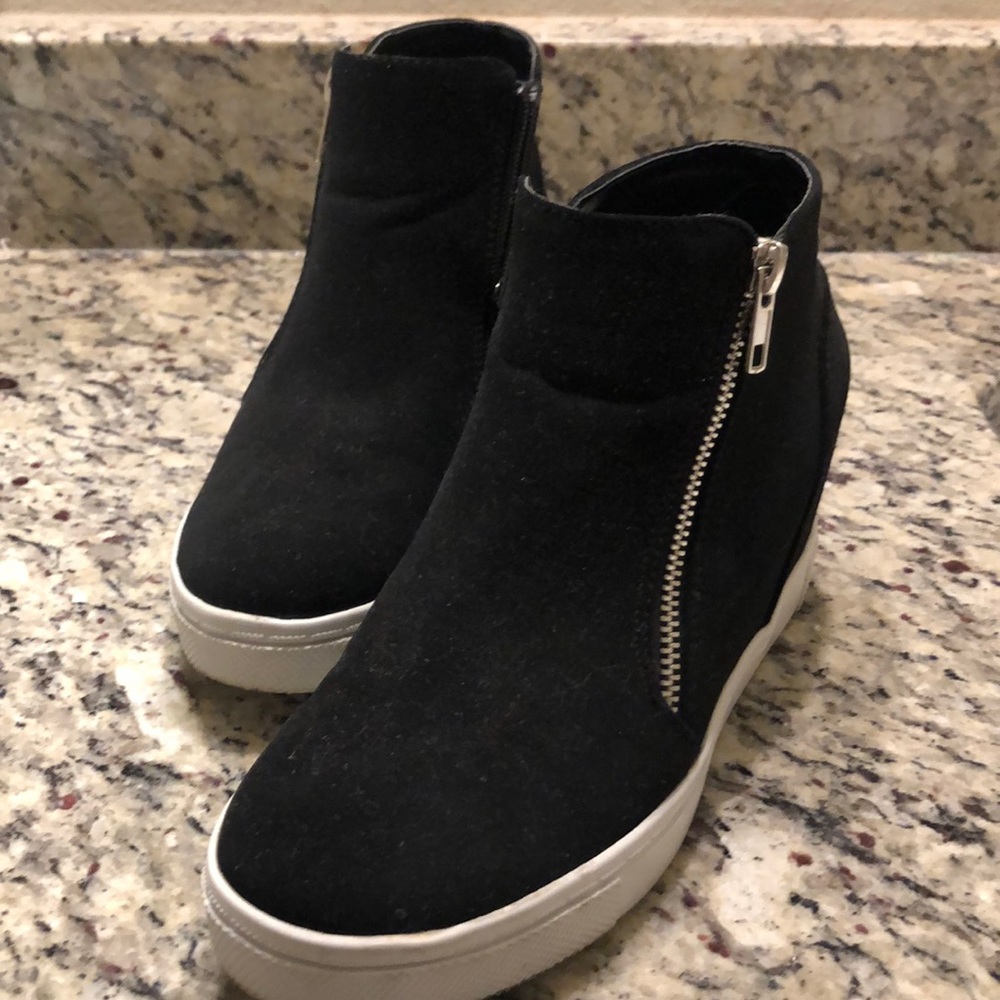 Black zip side wedge sneakers size 7